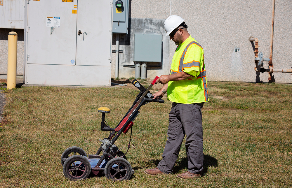 Ground penetrating radar locating equipment